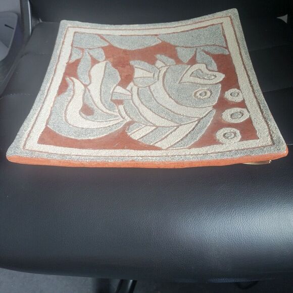 Indonesian pottery from Lombak Fish Dish Sand Art Piece 12 X 12 Has Brochure - Picture 9 of 10